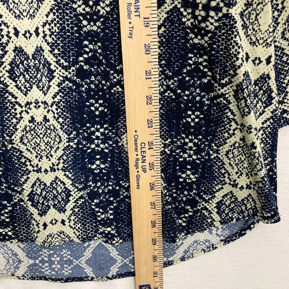 Joseph Ribkoff Black Cream Geometric V Neck  Rolled Tab Stretchy Top size 10 - Picture 5 of 10